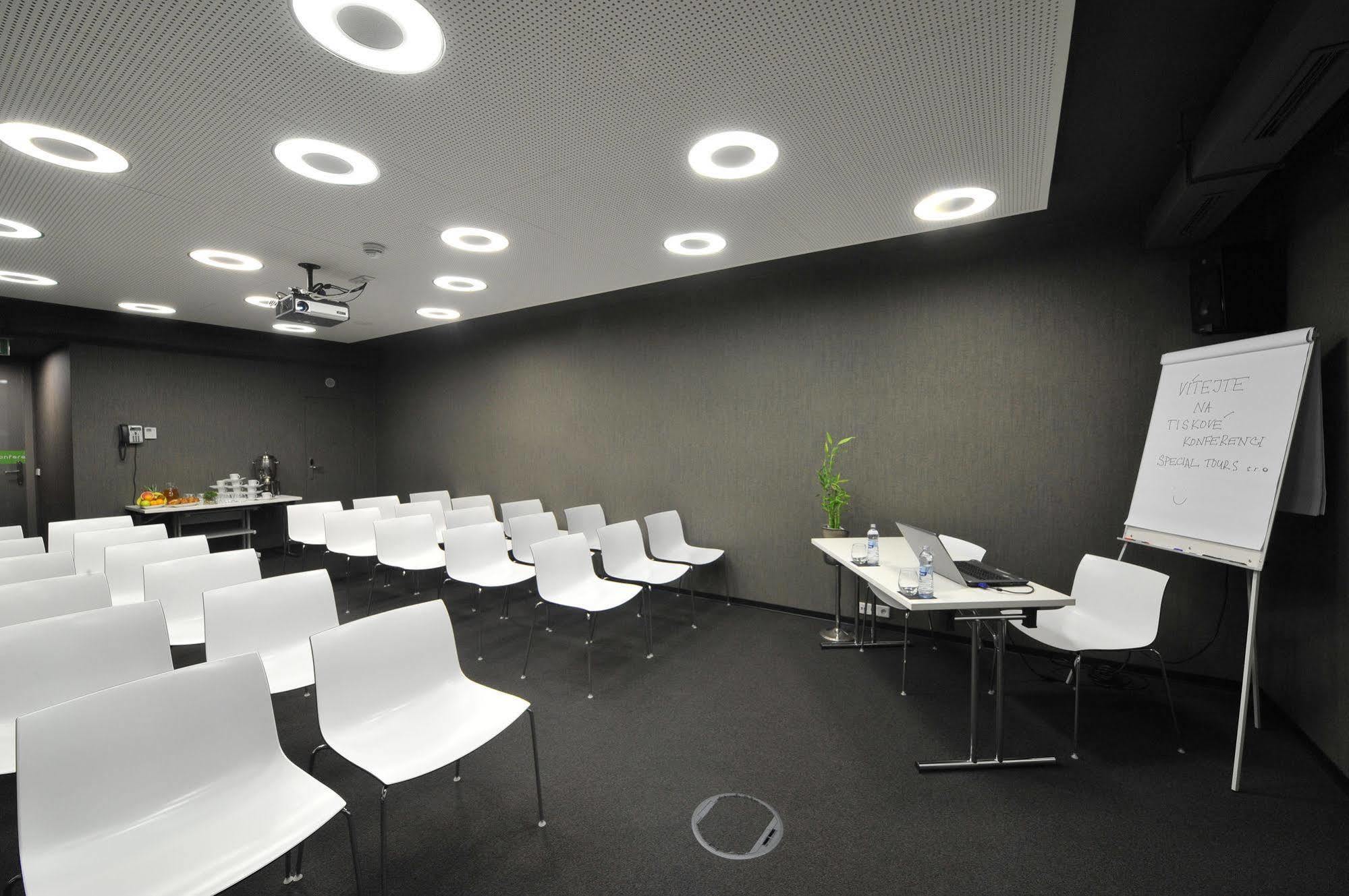 Hotel Metropol Design Old Town 4*